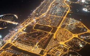 Dubai yöllä kymmenestä kilometristä kaunis näky +KUVA!