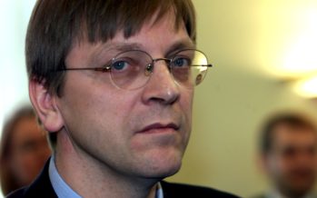 Guy Verhofstadt asettuu ehdolle europarlamentin johtajaksi